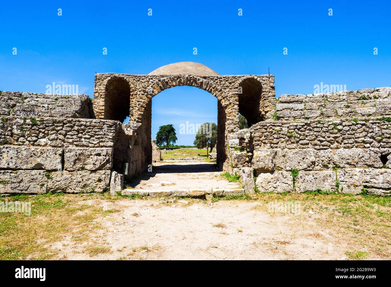 Entrée de l'Amphithéâtre - zone archéologique de ​​Paestum - Salerne, Italie Banque D'Images
