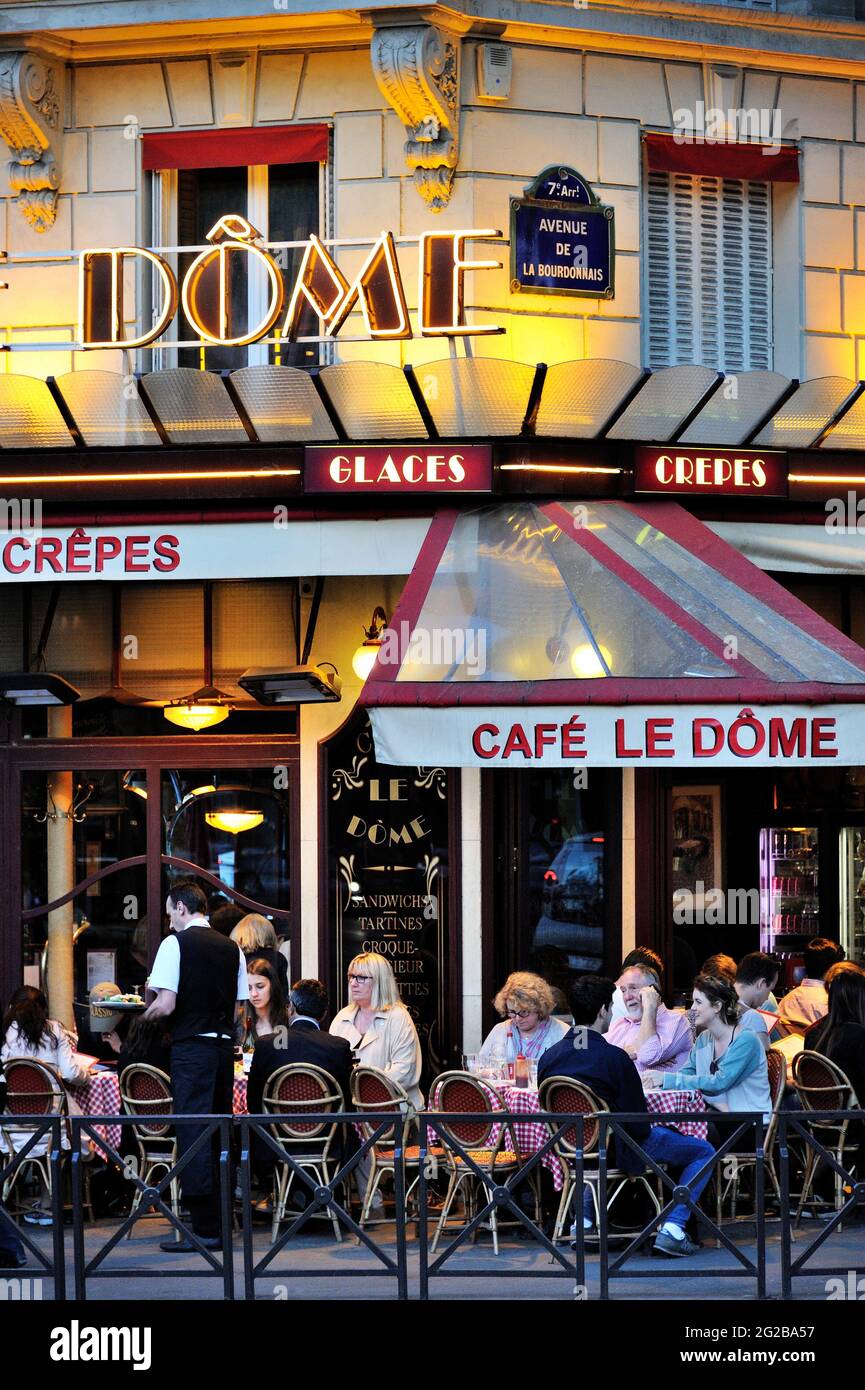 FRANCE, PARIS (75) 7ÈME ARRONDISSEMENT, BAR ET RESTAURANT CAFÉ LE DOME, TERRASSE Banque D'Images