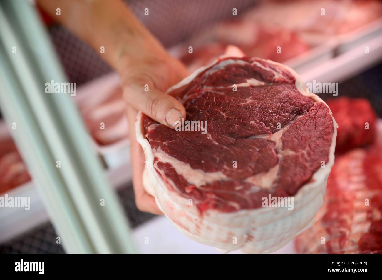 Viande rouge : bœuf Aubrac dans un boucherie Banque D'Images