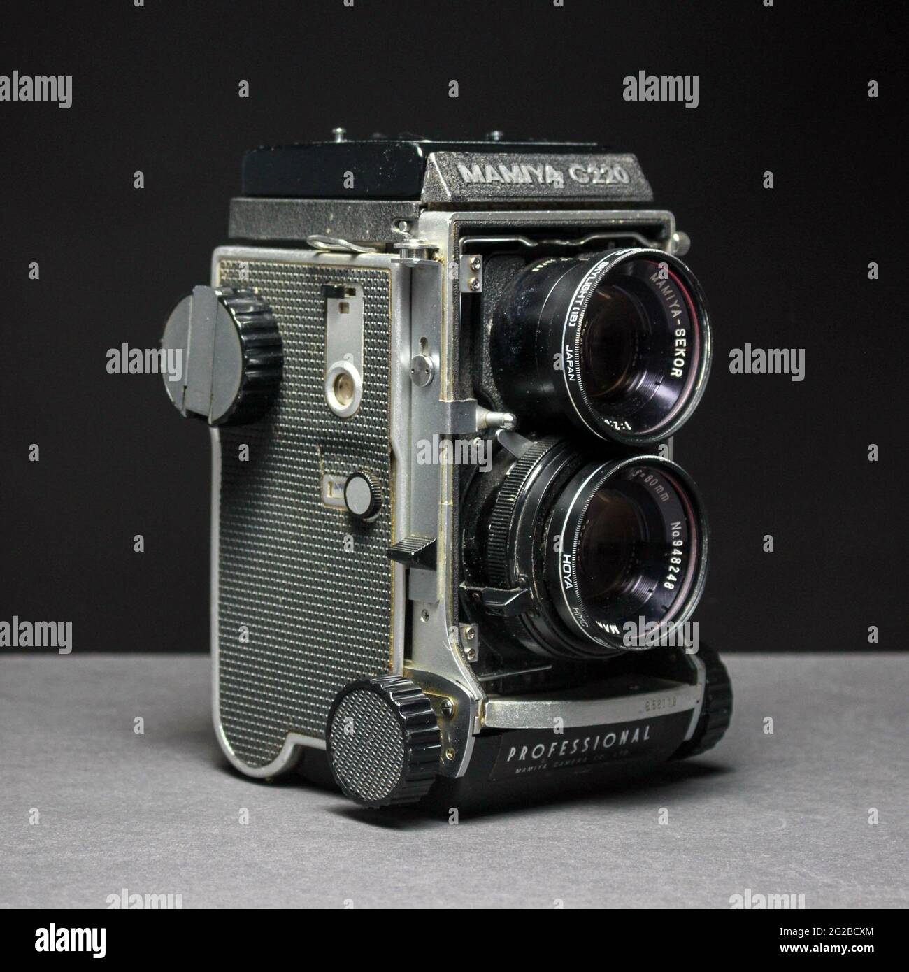 MAMIYA c220 appareil photo reflex à deux objectifs de format moyen. Banque D'Images