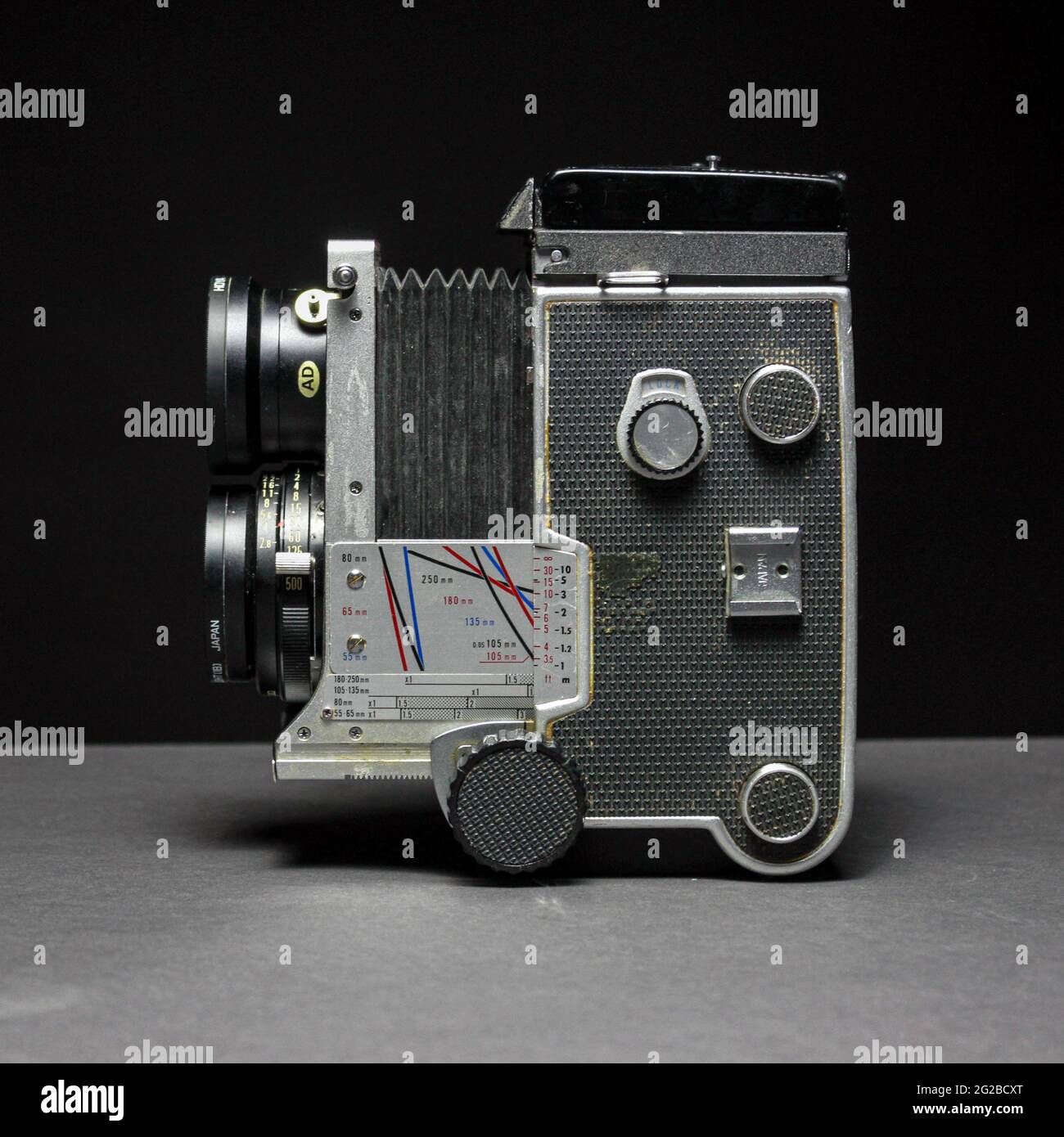 MAMIYA c220 appareil photo reflex à deux objectifs de format moyen. Banque D'Images