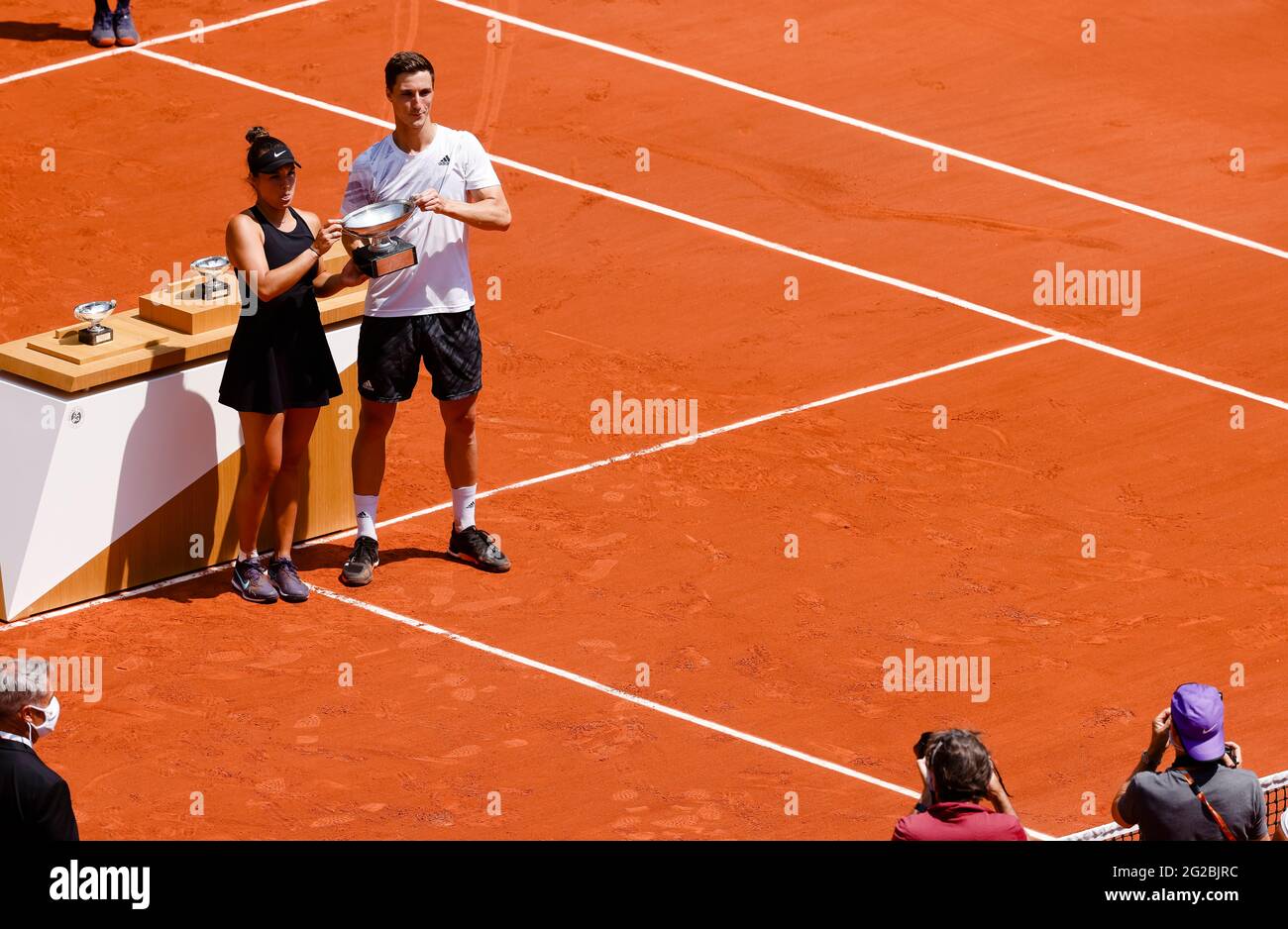 Paris, France. 10 juin 2021. Desirae Krawczyk, des Etats-Unis, et Joe Salisbury, de GBR, ont remporté la finale des doubles Mix au tournoi de tennis Grand Chelem ouvert en 2021 à Roland Garros, Paris, France. Frank Molter/Alamy Actualités en direct Banque D'Images