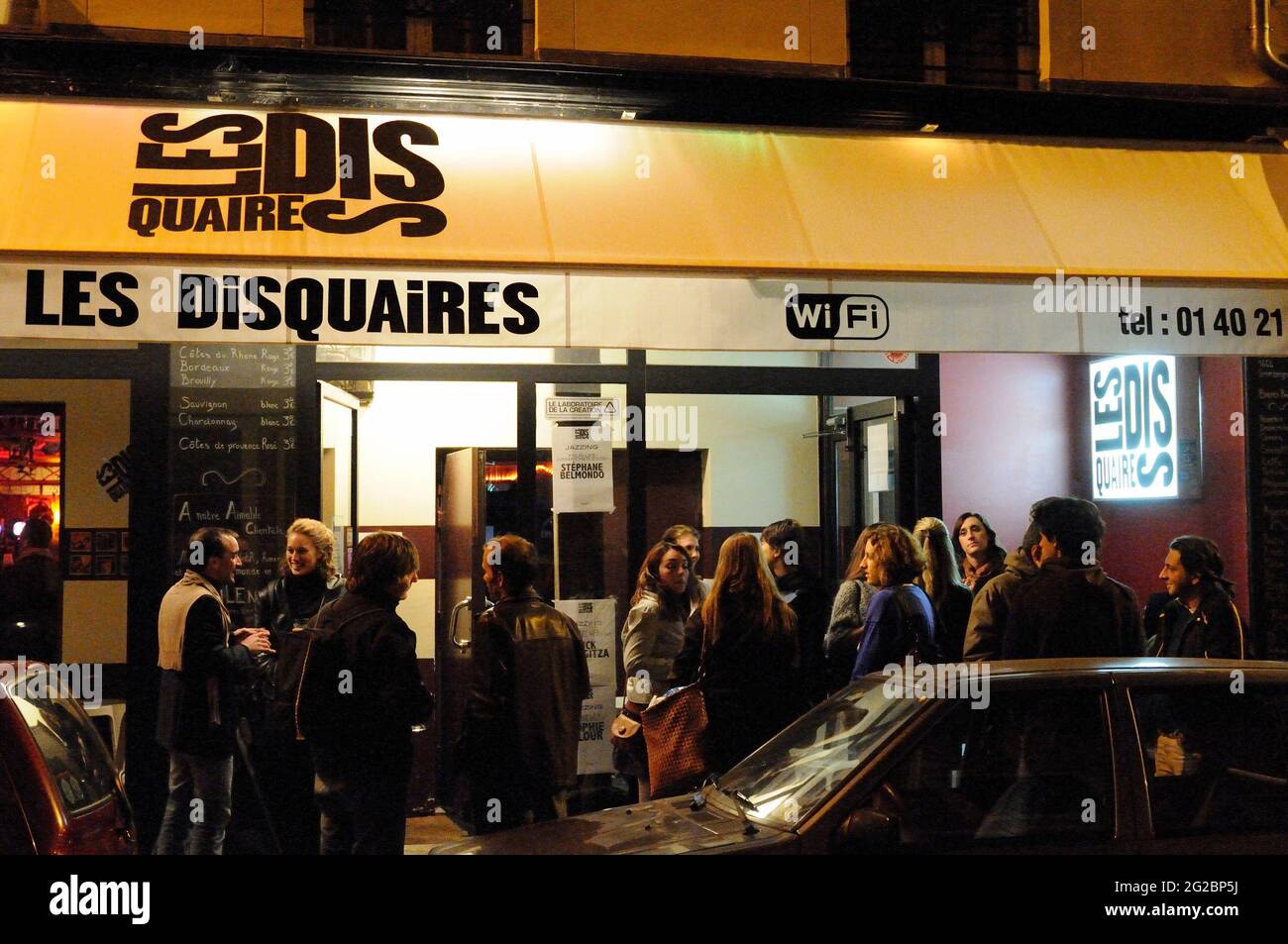 FRANCE, PARIS (75) 11 ÈME ARRONDISSEMENT, QUARTIER BASTILLE FAUBOURG SAINT ANTOINE, CAFÉ CONCERT LES DISQUAIRES, BAR MUSICAL Photo Stock - Alamy