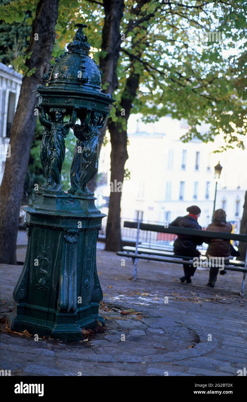 FRANCE. PARIS (75) 18 ÈME AR. QUARTIER DE MONTMARTRE. FONTAINE WALLACE SUR LA PLACE EMILE GOUDEAU Banque D'Images