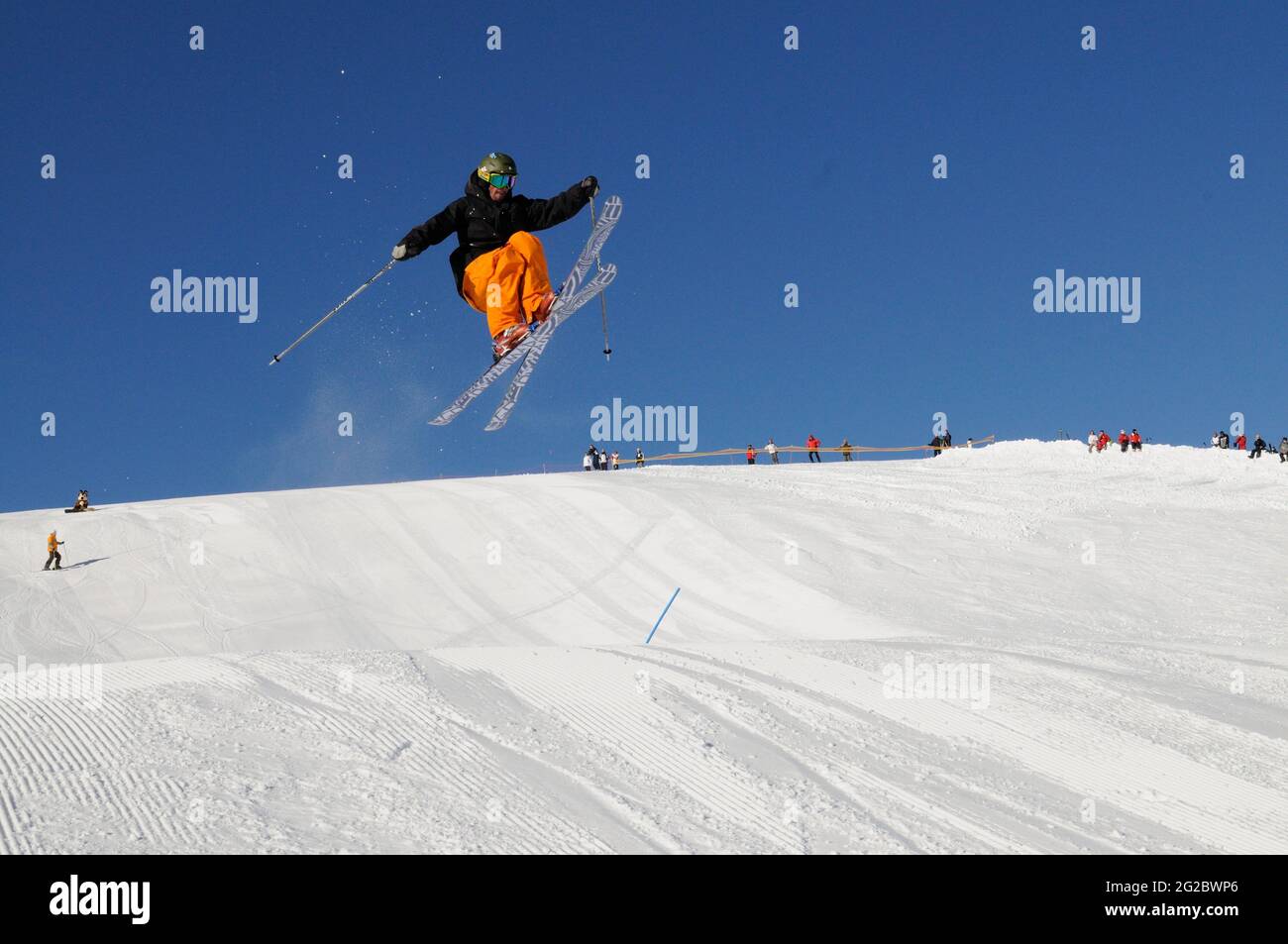 FRANCE. SAVOIE (73) PAYS DE LA MAURIENNE (DOMAINE SKIABLE DES SYBELLES). SAINT-SORLIN-D'ARVES LE CORBIER ET LA TOUSSUIRE. FREERIDER SUR LE PARC DES NEIGES Banque D'Images