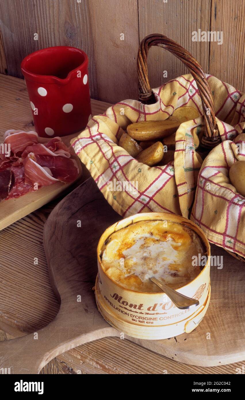 FRANCE, SAVOIE (73) VALLÉE DE BELLEVILLE, DOMAINE SKIABLE DE TROIS VALLEES, STATION DE SKI DE VAL THORENS, RESTAURANT LES AIGUILLES DE PECLET MOUNTAIN, BOITE CHAUDE MO Banque D'Images FRANCE, SAVOIE (73) VALLÉE DE BELLEVILLE, DOMAINE SKIABLE DE TROIS VALLEES, STATION DE SKI DE VAL THORENS, RESTAURANT LES AIGUILLES DE PECLET MOUNTAIN, BOITE CHAUDE MO Banque D'Images