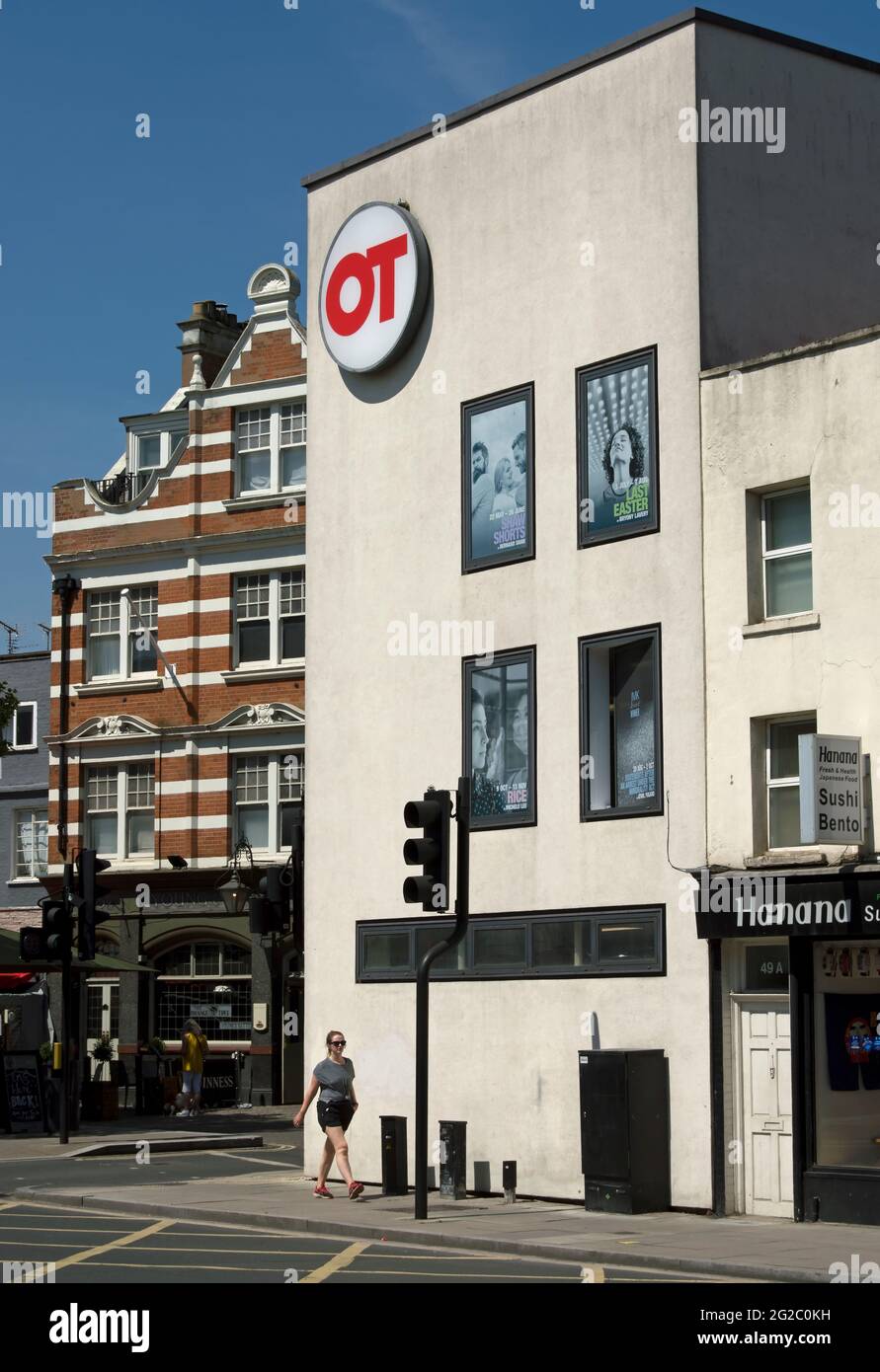 extérieur avec logo ot du théâtre d'arbres orange à richmond upon thames, surrey, angleterre Banque D'Images