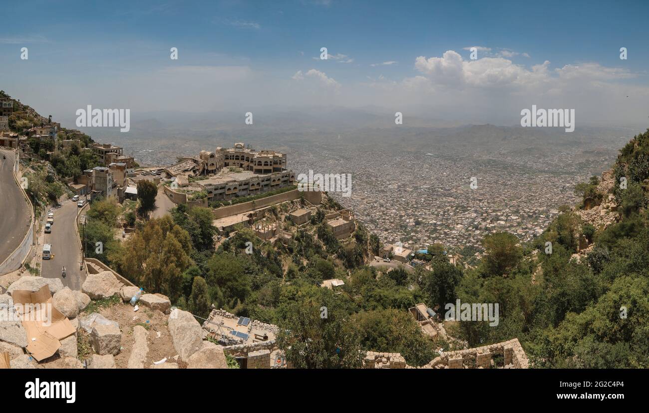 Taiz / Yémen - 28 mai 2020 : Parc Sheikh Zayed dans la ville de Taiz, Yémen, qui a été bombardé par des avions de la coalition après la milice Houthi Banque D'Images