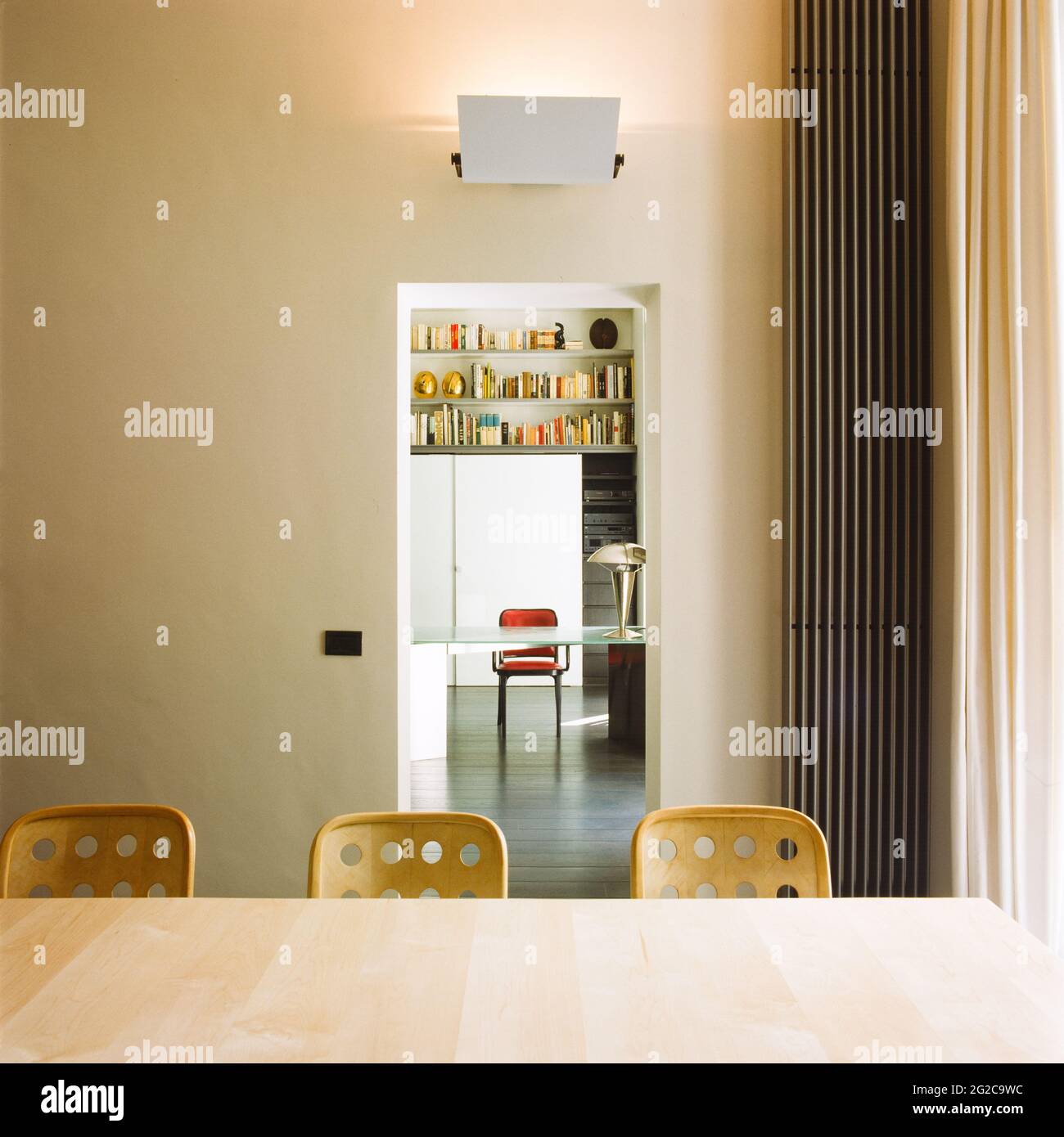 Salle à manger et bureau minimalistes Banque D'Images