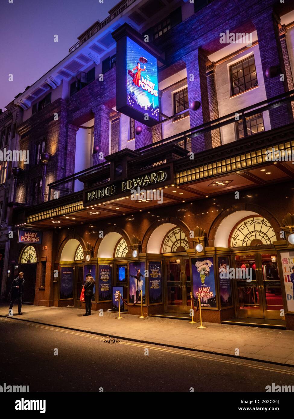 Le théâtre Prince Edward, au cœur du quartier des théâtres du West End de Londres, présente une production de Mary Poppins. Banque D'Images