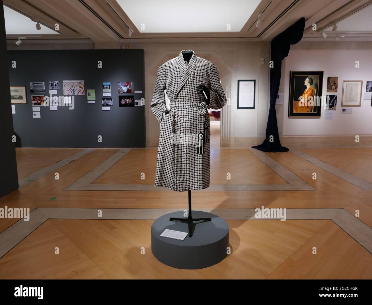 Sir Noel Coward était l'un des dramaturges , compositeurs, acteurs et réalisateurs les plus 