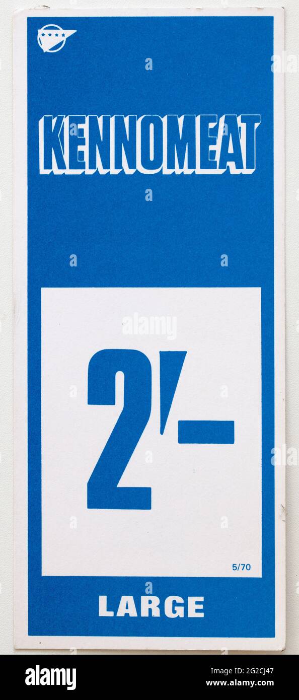 Les années 1970 Affichage des prix de la publicité de magasin Labe - Kennomeat Dog Food Banque D'Images
