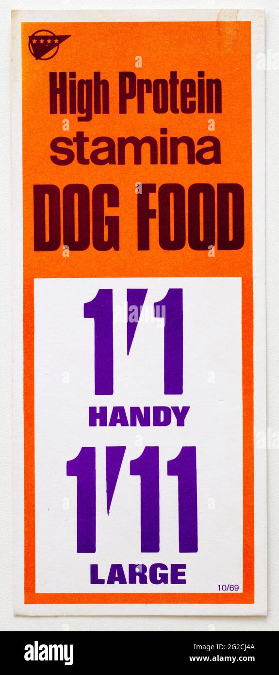 Étiquettes d'affichage des prix publicitaires des années 1970 - nourriture pour chiens Stamina Banque D'Images
