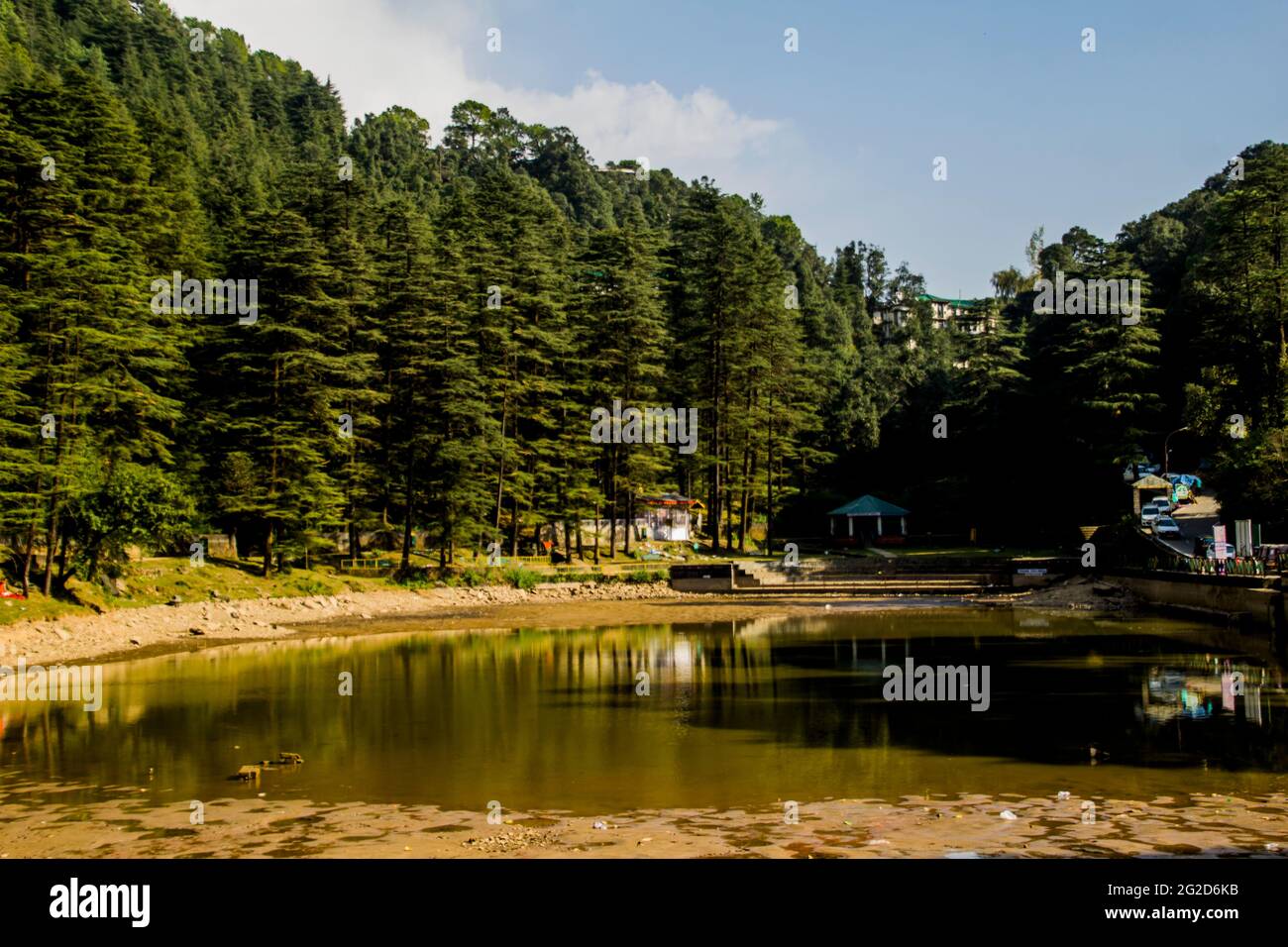 Lac Dal, Dharamshala, avec un peu d'eau Banque D'Images