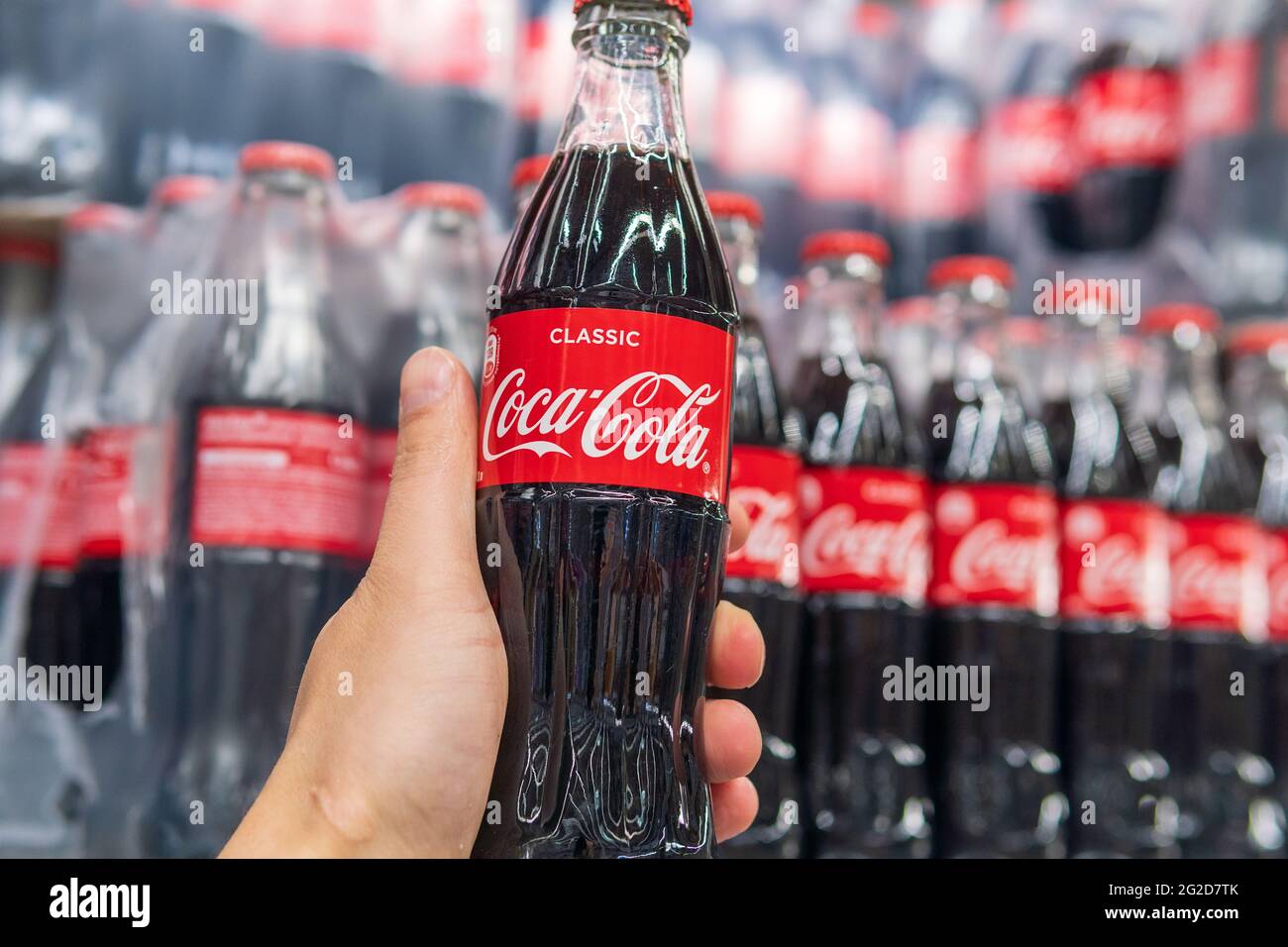 Tyumen, Russie-21 avril 2021 : les boissons Coca Cola sont produites et fabriquées par la société Coca-Cola Banque D'Images