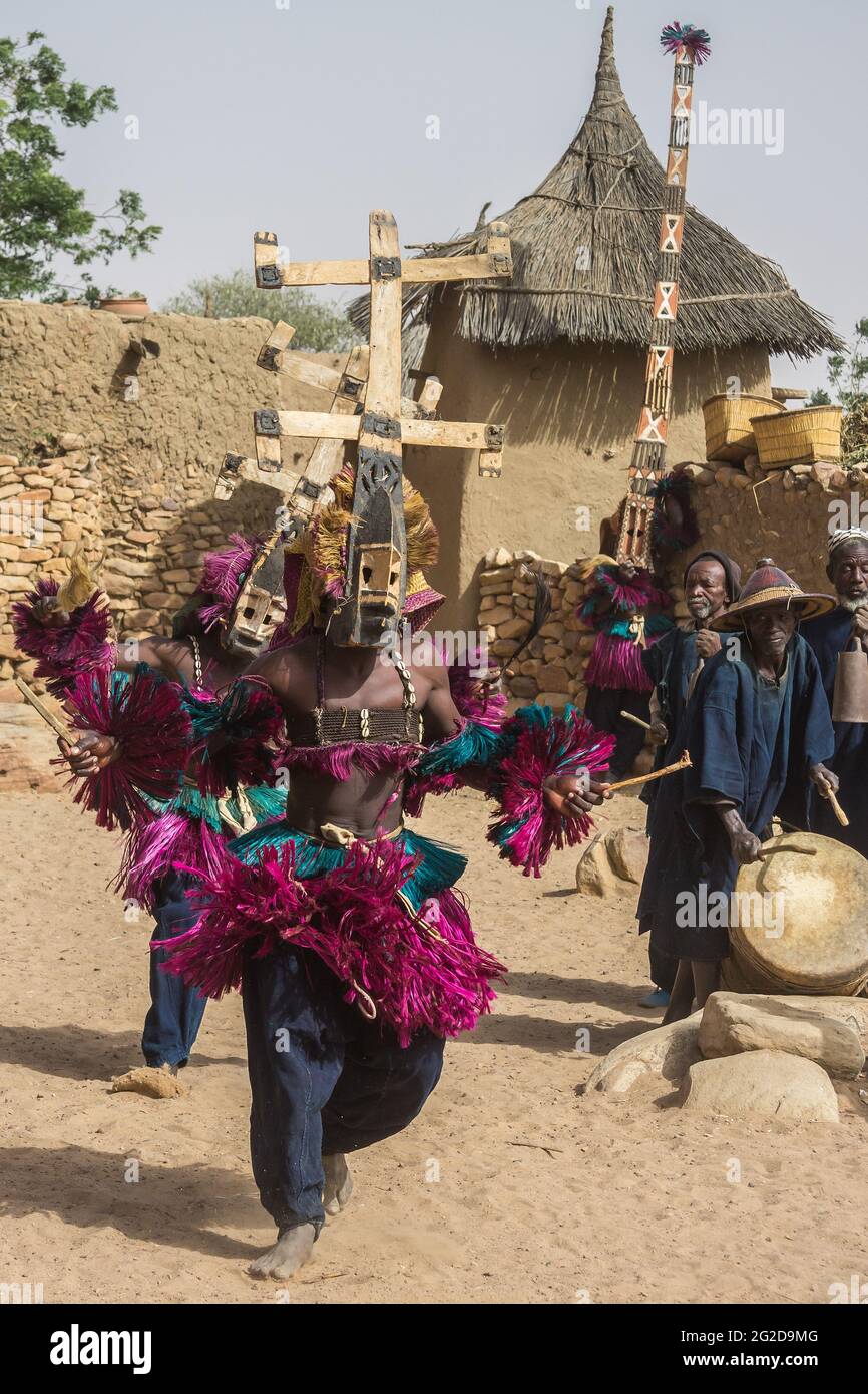 La mascarade funéraire danse des Dogon, Mali Banque D'Images
