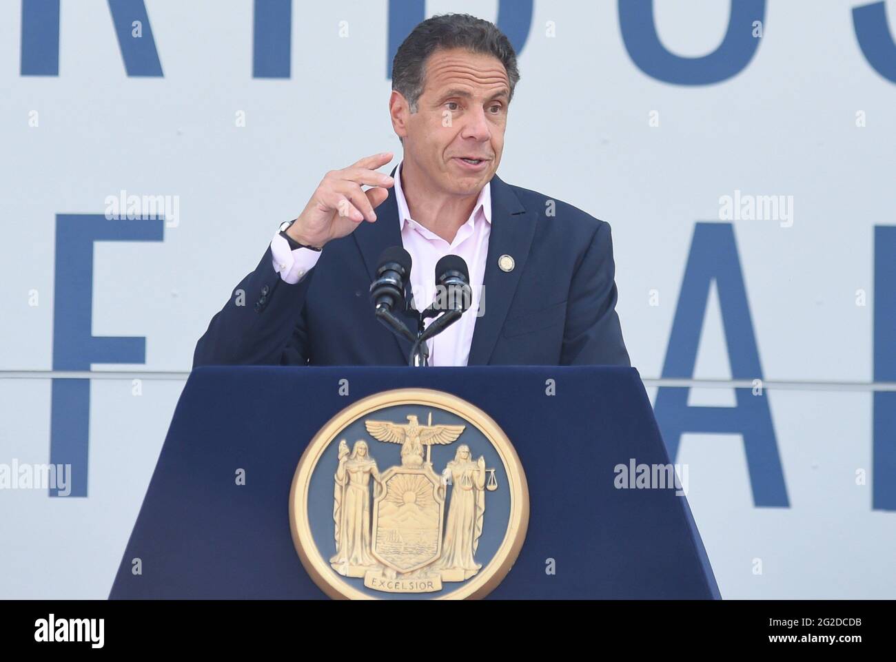 New York, NY, États-Unis. 9 juin 2021. Andrew Cuomo lors d'une apparition publique pour le gouverneur Andrew M. Cuomo Ribbon Cuomo Cutting à l'ouverture officielle du Pier 76, derrière le Javits Centre, New York, NY 9 juin 2021. Crédit : Kristin Callahan/Everett Collection/Alay Live News Banque D'Images