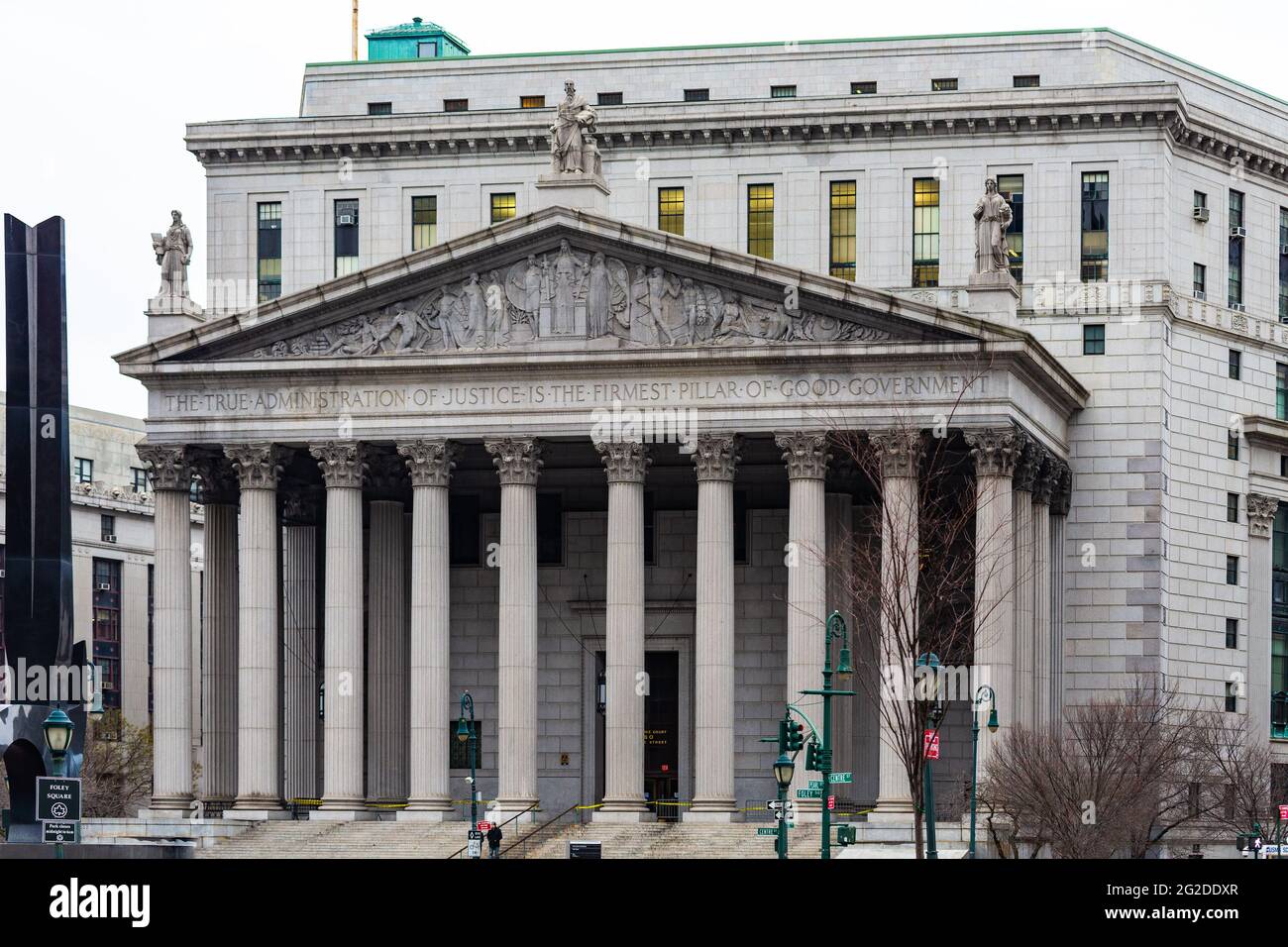 Manhattan, New York, États-Unis - 31 décembre 2013 : Cour suprême du comté de New York, bâtiment de cour néoclassique en face de Foley Square. Banque D'Images