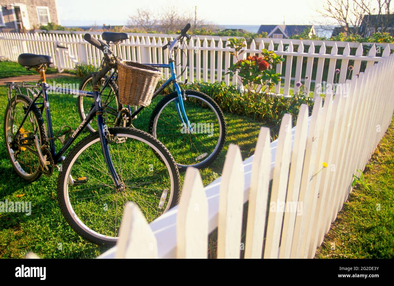 Bicyclettes à Yard à Siasconset (Sconset), Nantucket Island, Massachusetts, États-Unis Banque D'Images