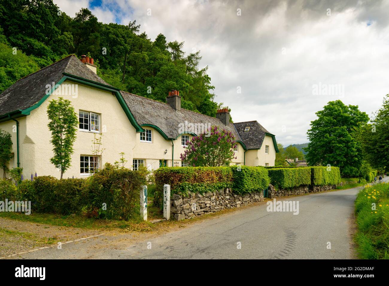 Maisons anciennes traditionnelles dans le village de Fortingall, Glen Lyon, Perthshire, Écosse, Royaume-Uni Banque D'Images