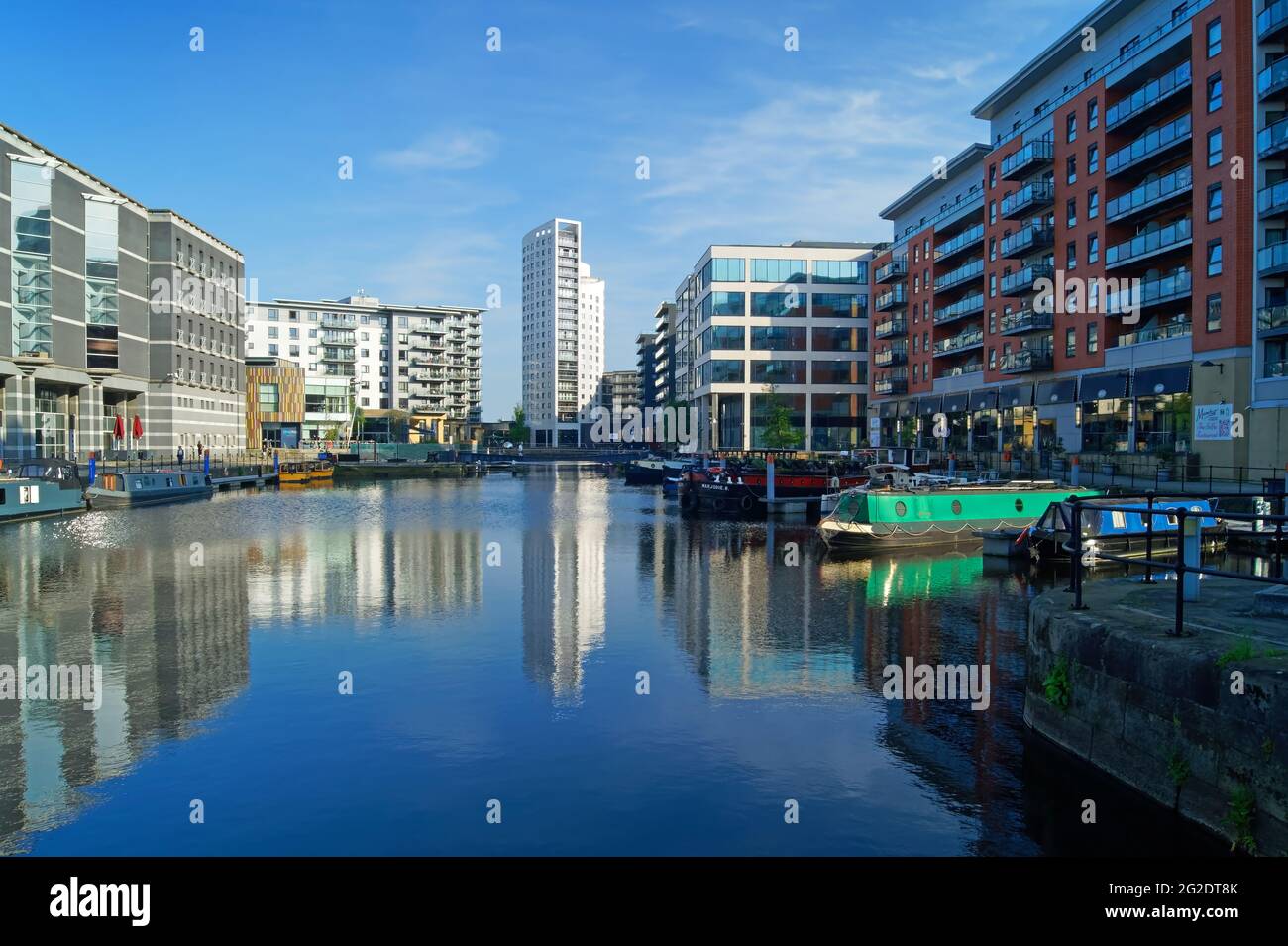 Royaume-Uni, West Yorkshire, Clarence House, Narrowboats, Appartements et bureaux à Leeds Dock Banque D'Images