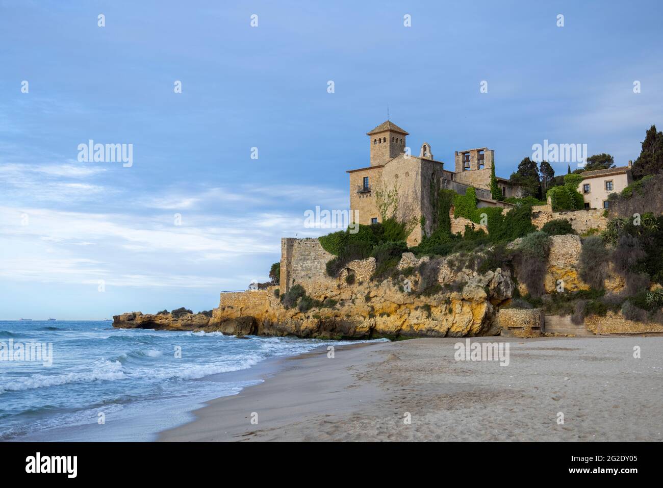 Une plage et une mer le matin Banque D'Images