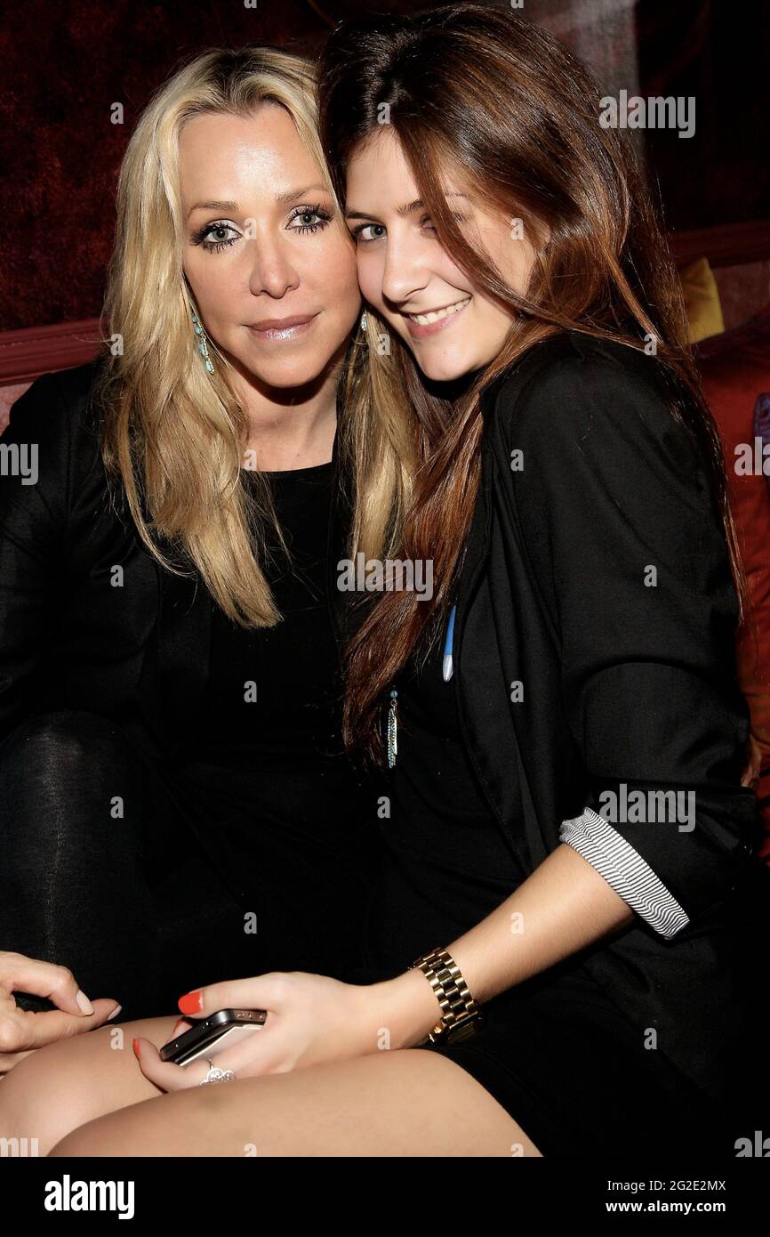 New York, NY, États-Unis. 14 juin 2012. Anna Rothschild, Phoebe Rothschild à la célébration du 40e anniversaire du prince Lorenzo Borghese à Mister H. Credit: Steve Mack/Alamy Banque D'Images