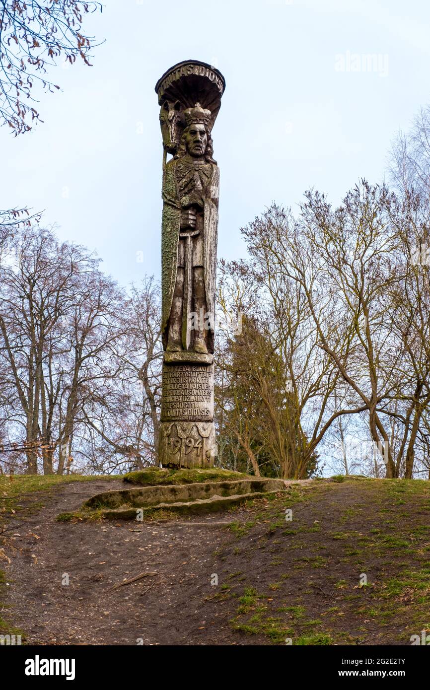 Trakai, Lituanie - 16 février 2020 : statue en bois de Vytautas le Grand, souverain du Grand-Duché de Lituanie à Trakai, comté de Vilnius Banque D'Images