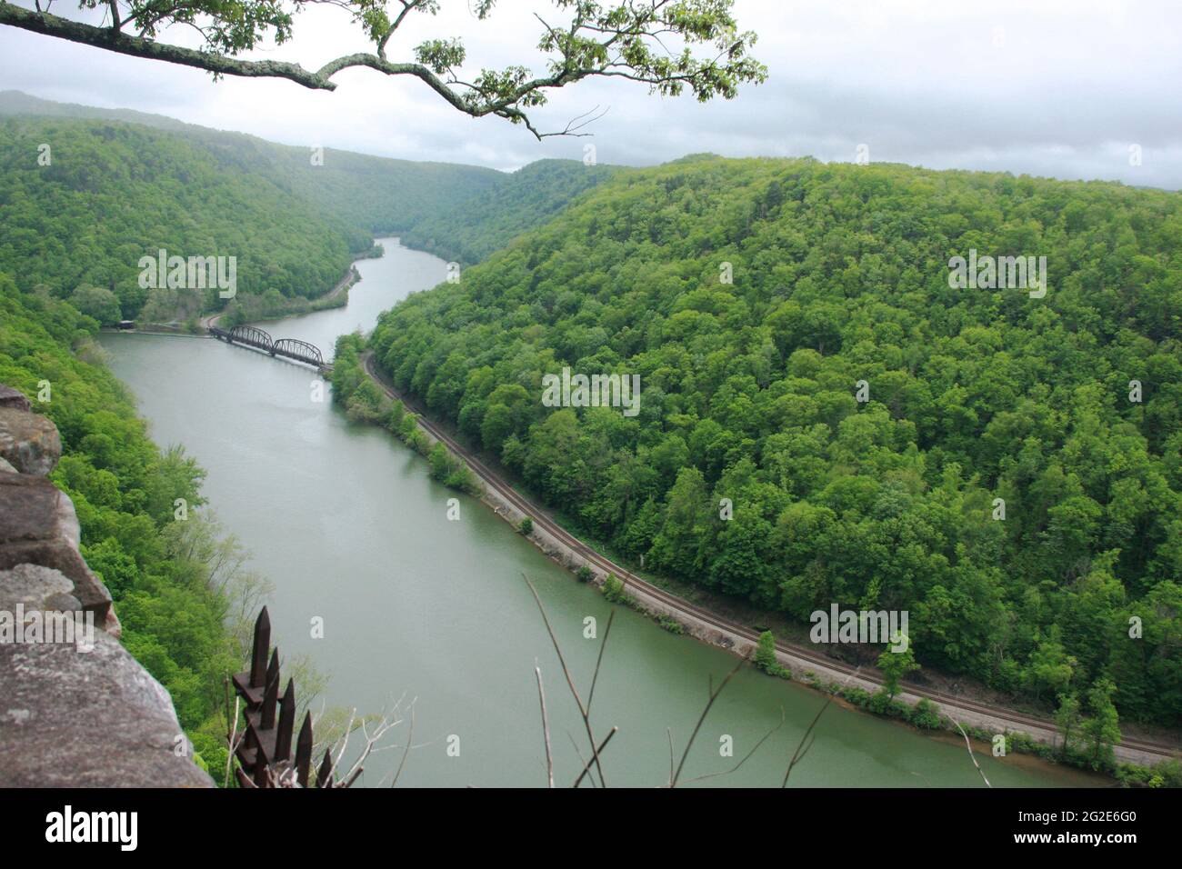 Vue panoramique sur la rivière New, vue depuis la vue sur le parc national Hawks Nest, WV, USA Banque D'Images