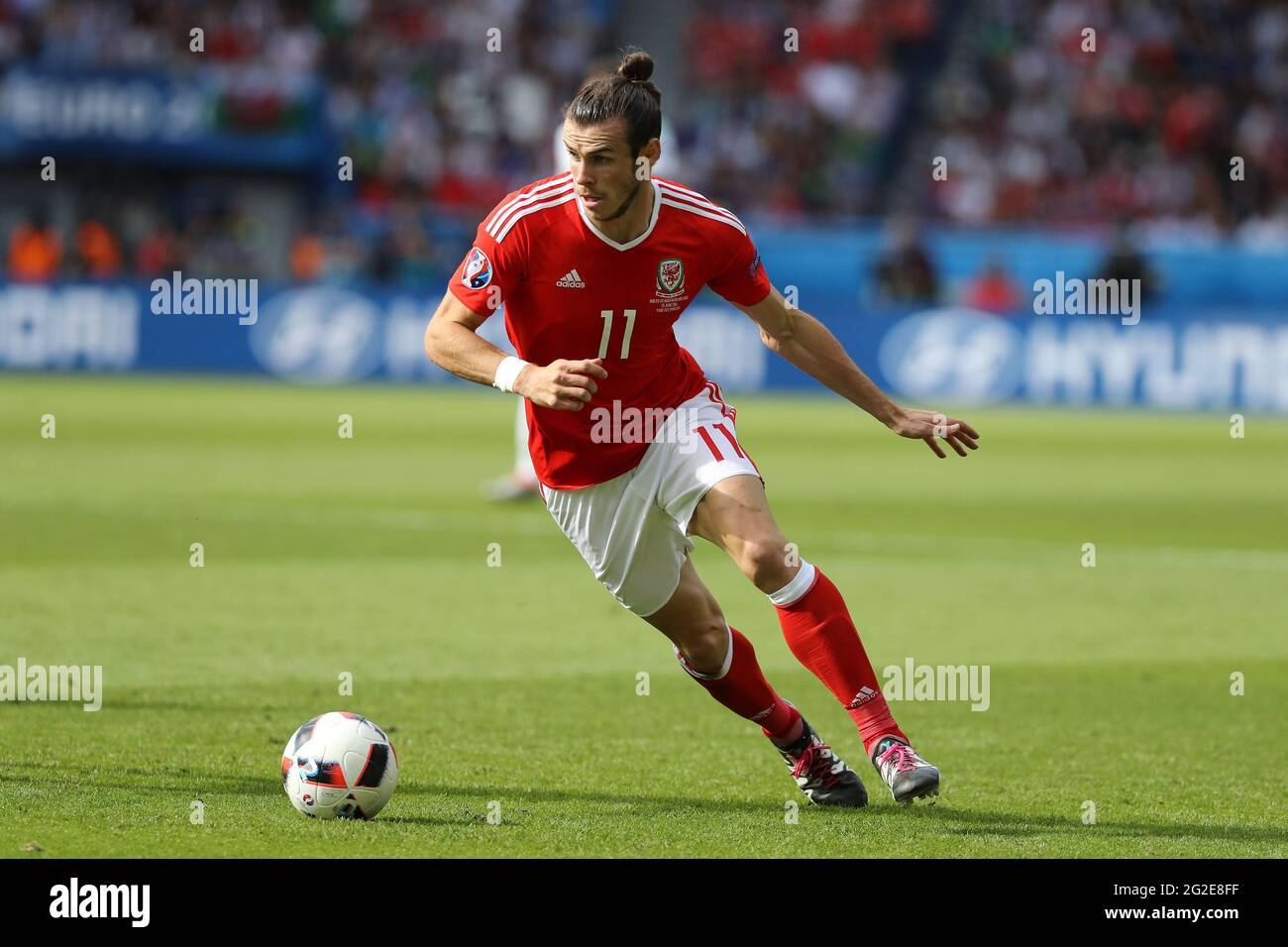 Gareth Bale du pays de Galles en action. Pays de Galles contre Irlande du Nord, UEFA Euro 2016 le dernier 16 match au Parc des Princes à Paris, France . Juin 2016 Editorial Banque D'Images