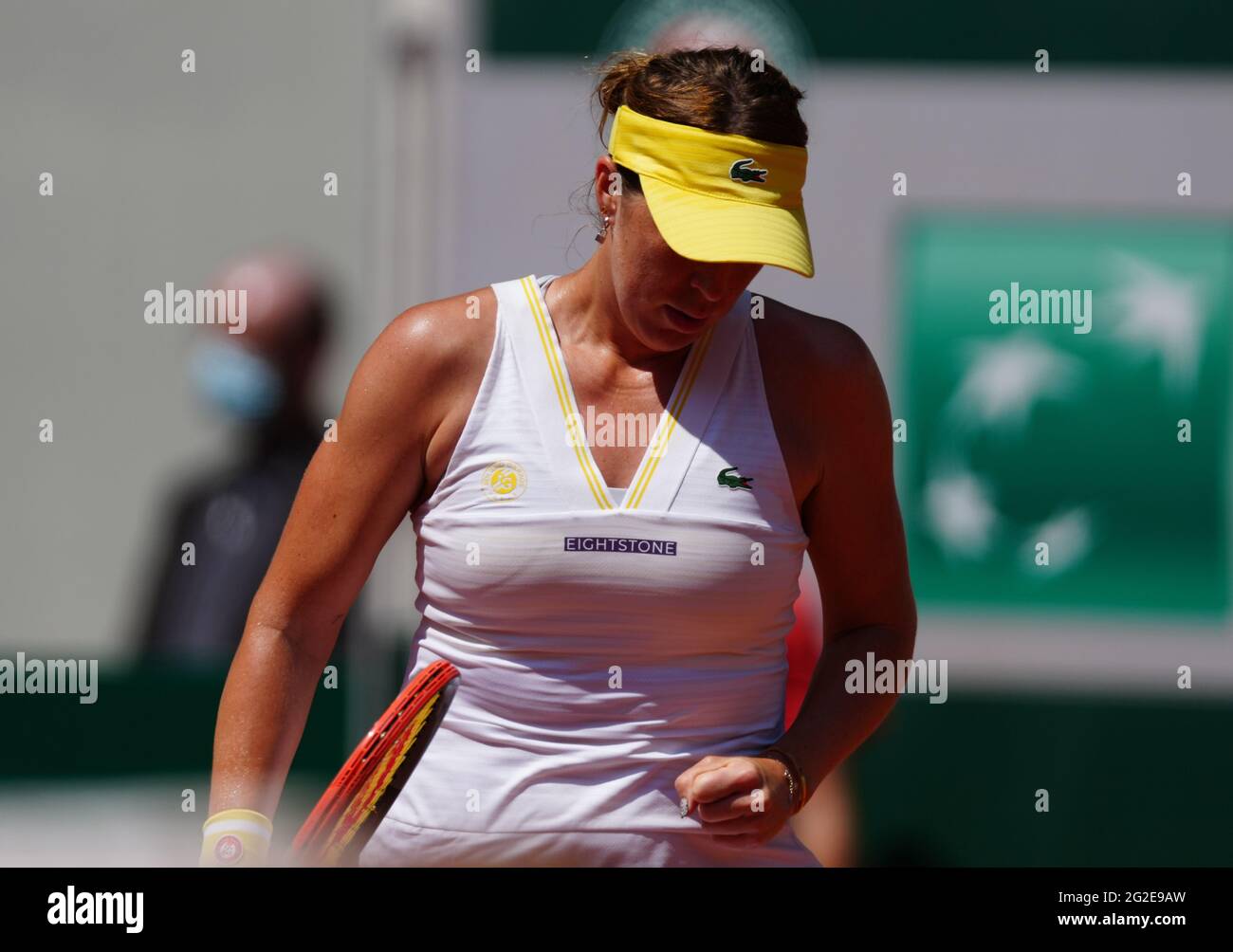 Paris, France. 10 juin 2021. Anastasia Pavlyuchenkova de Russie réagit au cours du match demi-fin féminin entre Anastasia Pavlyuchenkova de Russie et Tamara Zidansek de Slovénie au tournoi de tennis ouvert à Roland Garros à Paris, en France, le 10 juin 2021. Credit: Gao Jing/Xinhua/Alamy Live News Banque D'Images