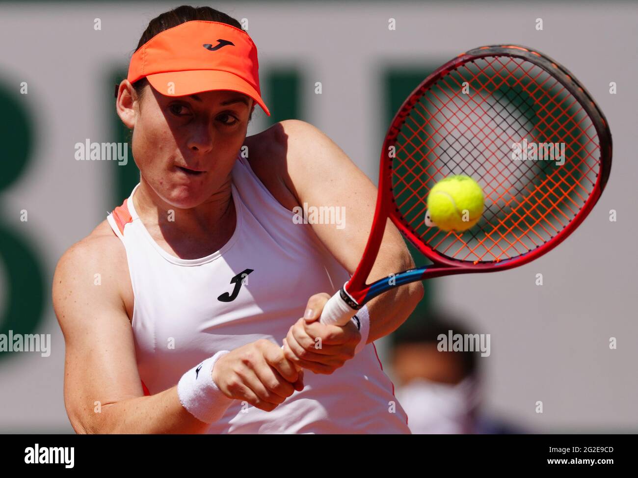 Paris, France. 10 juin 2021. Tamara Zidansek de Slovénie retourne le ballon lors du match semi-fin féminin entre Anastasia Pavlyuchenkova de Russie et Tamara Zidansek de Slovénie au tournoi de tennis ouvert à Roland Garros à Paris, France, le 10 juin 2021. Credit: Gao Jing/Xinhua/Alamy Live News Banque D'Images