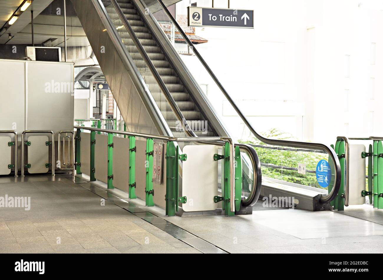 Escalier roulant dans la gare de Bangkok Thaïlande Banque D'Images