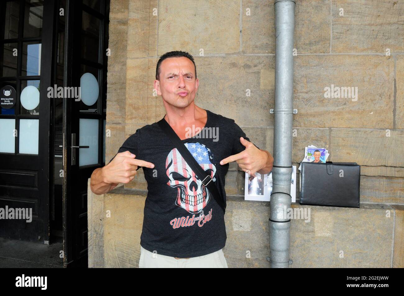 Big Brother Klaus a.k.a Porno-Klaus a.k.a Mike la machine anciennement connue sous le nom de Klaus Aichholzer beim Fototermin à Leipzig am 10.06.2021 Banque D'Images