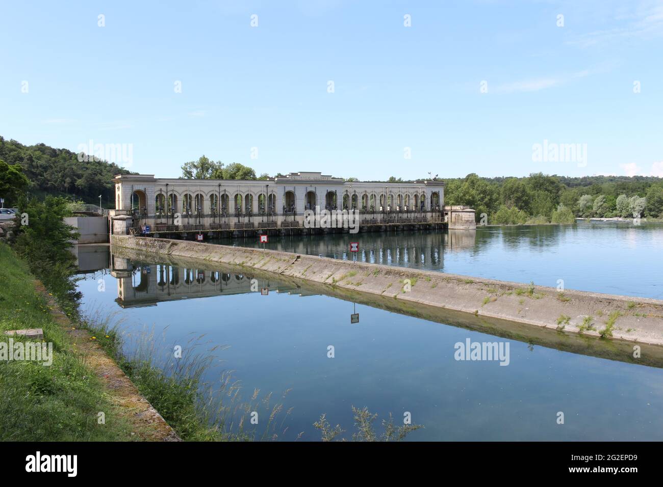 Panperduto, Somma Lombardo, Varèse / Italie, juin 2021: Le Ticino au barrage de Panperduto dans le Parc du Tessin. Banque D'Images