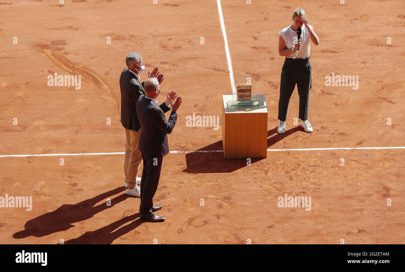 Pauline Parmentier lors de la cérémonie de la FFT rendre hommage à sa  carrière lors du tournoi de tennis Roland-Garros 2021, Grand Chelem le 10  juin 2021 au stade Roland-Garros à Paris,