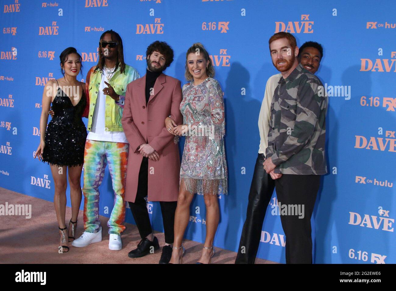 Los Angeles, Californie. 10 juin 2021. Christine Ko, Gata, Dave Burd aka Lil Dicky, Taylor Misiak, Travis Bennett aka Taco et Andrew Santino à l'arrivée de DAVE première saison 2 sur FXX, The Greek Theatre, Los Angeles, CA 10 juin 2021. Crédit : Priscilla Grant/Everett Collection/Alay Live News Banque D'Images