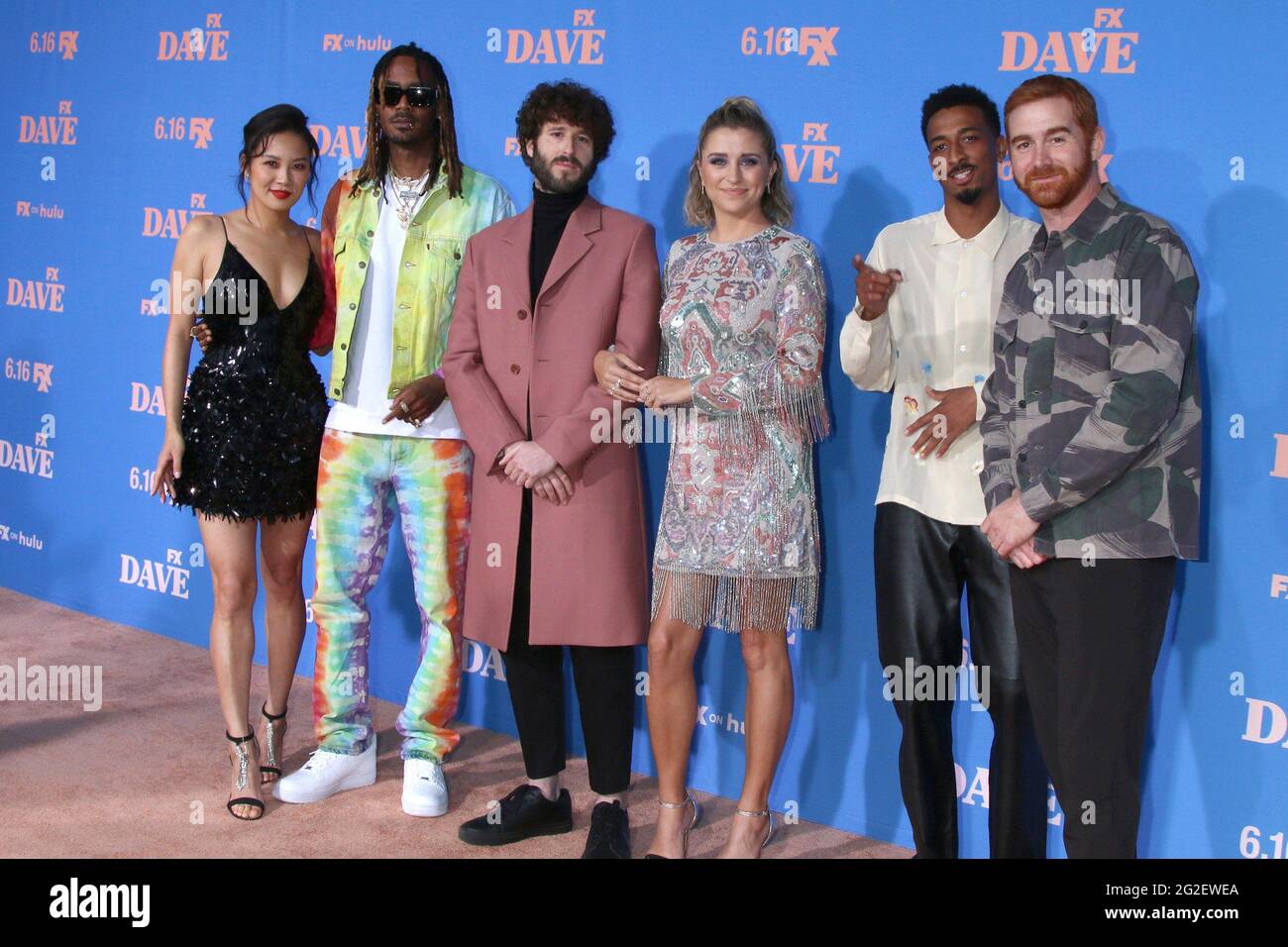 Los Angeles, Californie. 10 juin 2021. Christine Ko, Gata, Dave Burd aka Lil Dicky, Taylor Misiak, Travis Bennett aka Taco et Andrew Santino à l'arrivée de DAVE première saison 2 sur FXX, The Greek Theatre, Los Angeles, CA 10 juin 2021. Crédit : Priscilla Grant/Everett Collection/Alay Live News Banque D'Images