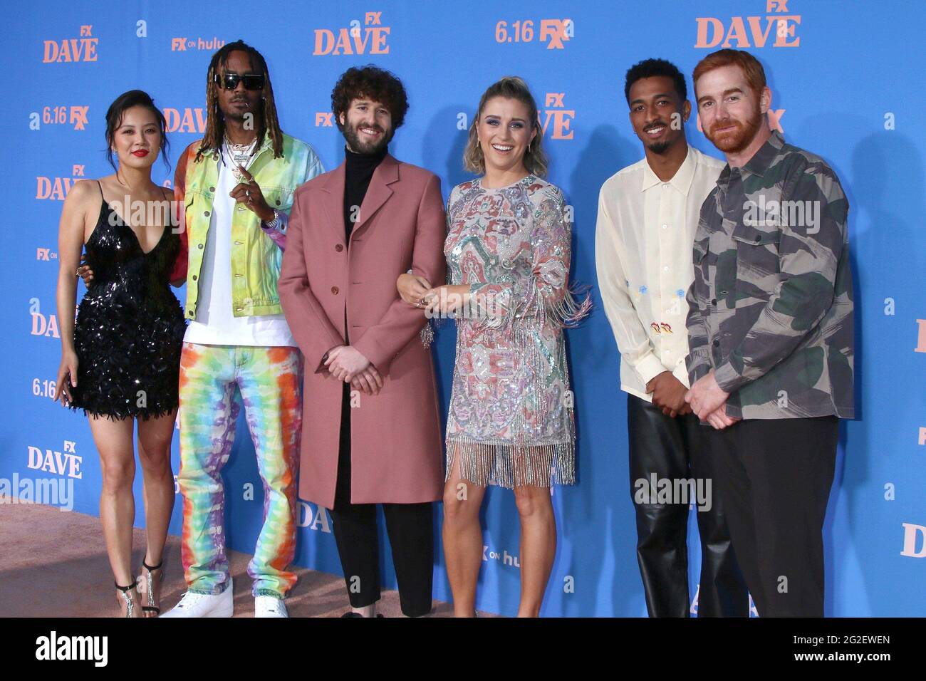 Los Angeles, Californie. 10 juin 2021. Christine Ko, Gata, Dave Burd aka Lil Dicky, Taylor Misiak, Travis Bennett aka Taco et Andrew Santino à l'arrivée de DAVE première saison 2 sur FXX, The Greek Theatre, Los Angeles, CA 10 juin 2021. Crédit : Priscilla Grant/Everett Collection/Alay Live News Banque D'Images