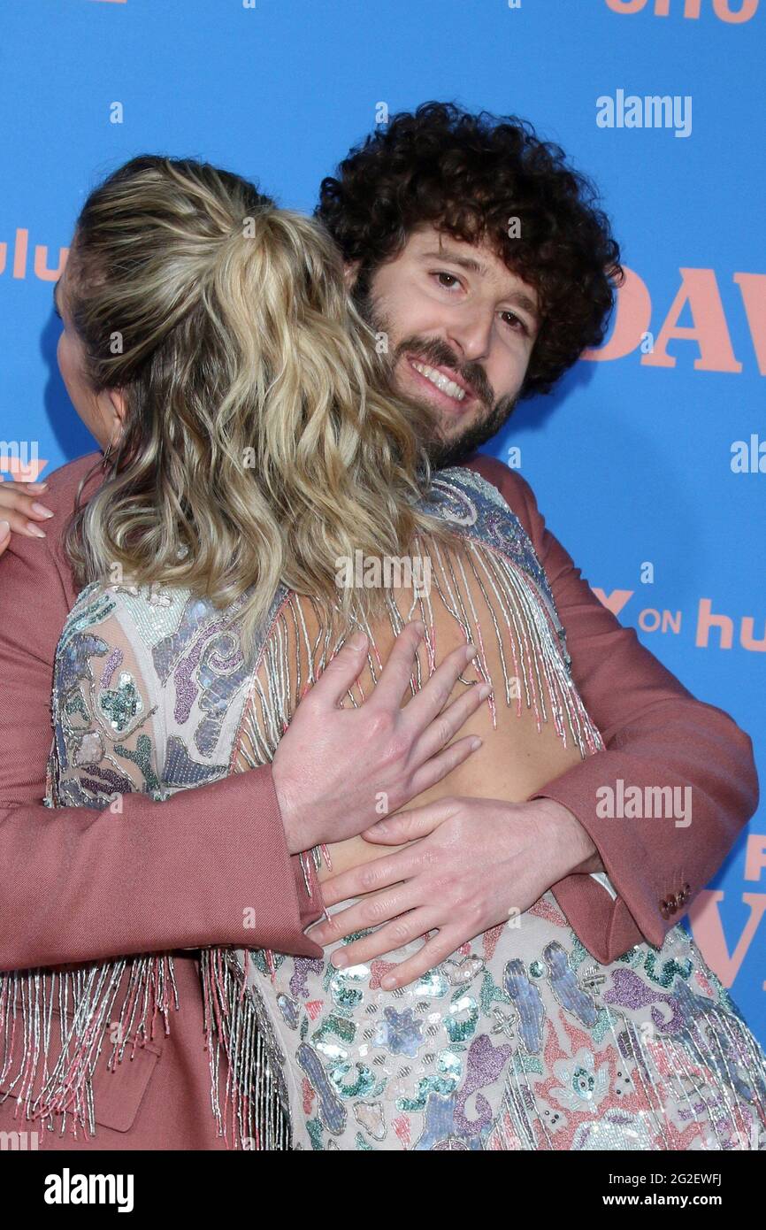 Los Angeles, Californie. 10 juin 2021. Dave Burd et Taylor Misiak arrivent pour LA première de la saison 2 DE DAVE sur FXX, The Greek Theatre, Los Angeles, CA 10 juin 2021. Crédit : Priscilla Grant/Everett Collection/Alay Live News Banque D'Images