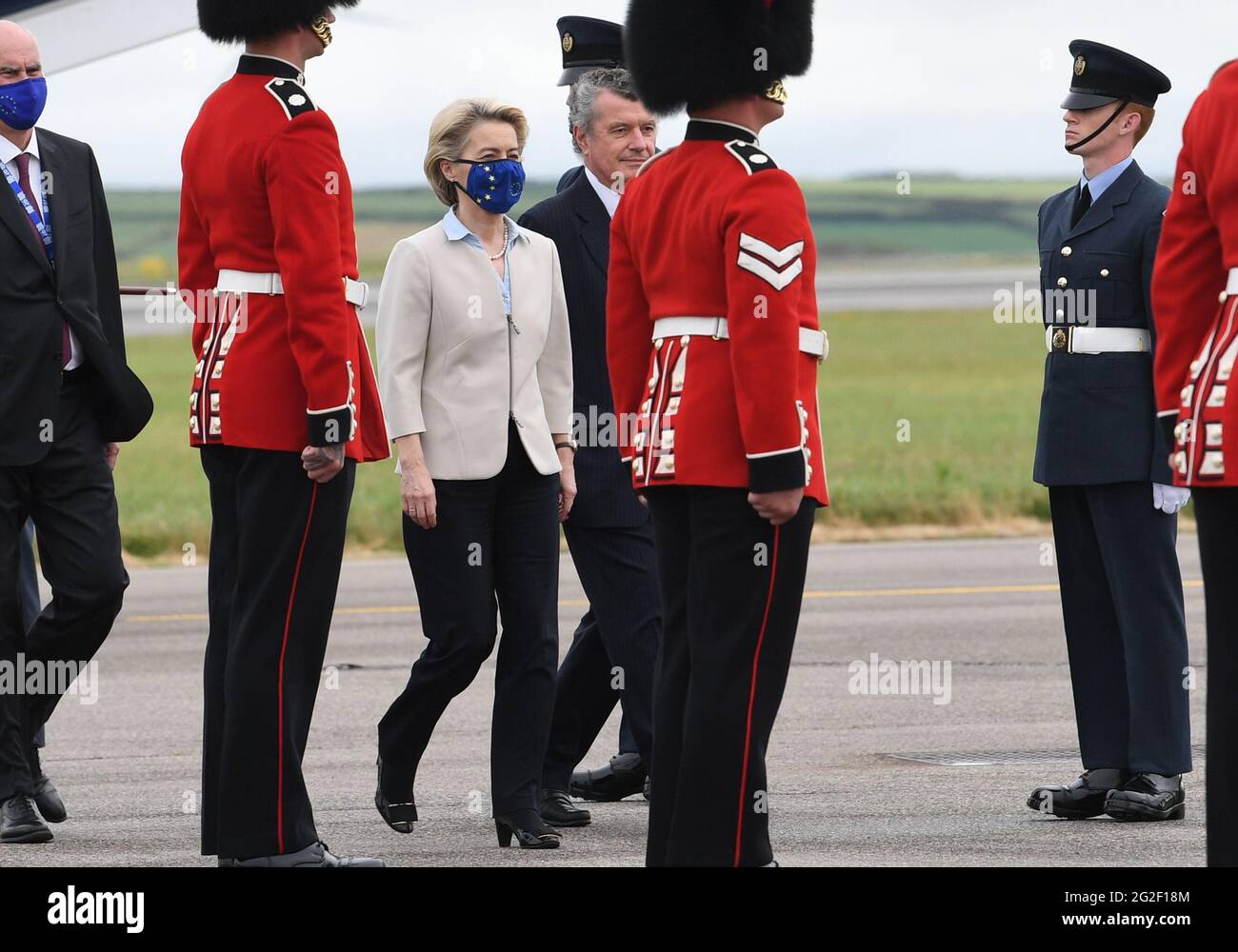 Le président de la Commission européenne, Ursula von der Leyen, arrive à l'aéroport de Cornwall de Newquay avant le sommet du G7. Date de la photo: Jeudi 10 juin 2021. Banque D'Images