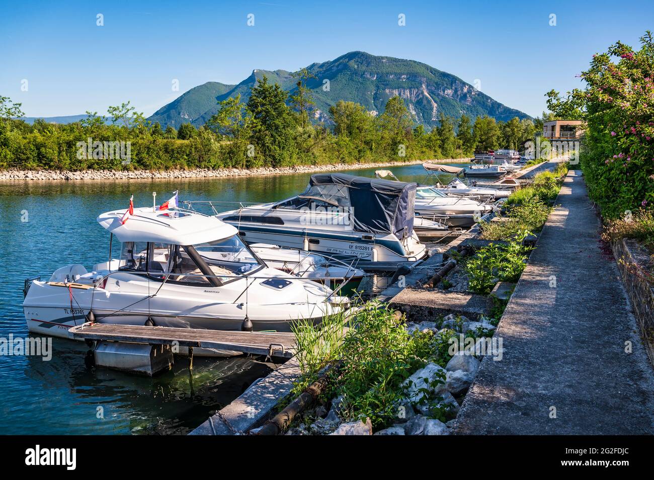 Le village de Chanaz est situé à l'entrée du Canal de Savières, reliant le Rhône au Lac du Bourget. Banque D'Images