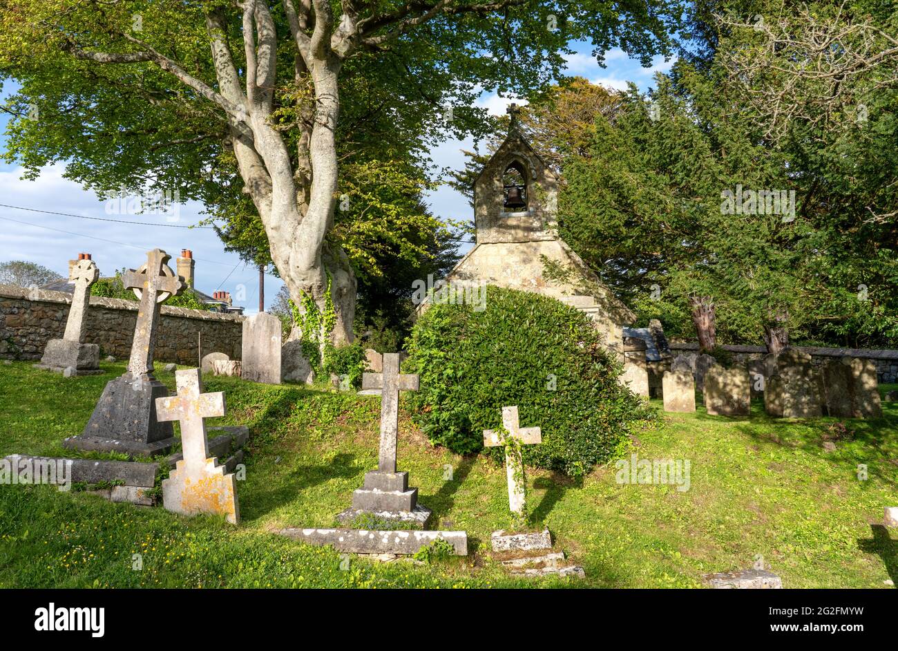 La vieille église Saint-Laurent sur la falaise à l'ouest de Ventnor sur l'île de wight Hampshire Royaume-Uni Banque D'Images