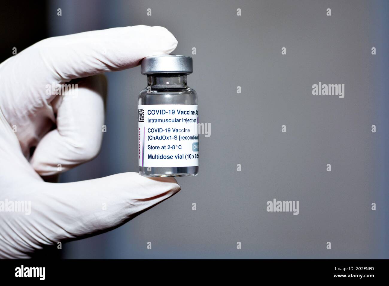 Vaccin Covid-19 AstraZeneca flacon multidose à injection intramusculaire de 5 ml, fourniture de COVAX, recombinant ChAdOx1-s, AstraZeneca plc est un CO britannique-suédois Banque D'Images