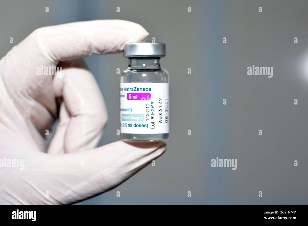 Vaccin Covid-19 AstraZeneca flacon multidose à injection intramusculaire de 5 ml, fourniture de COVAX, recombinant ChAdOx1-s, AstraZeneca plc est un CO britannique-suédois Banque D'Images