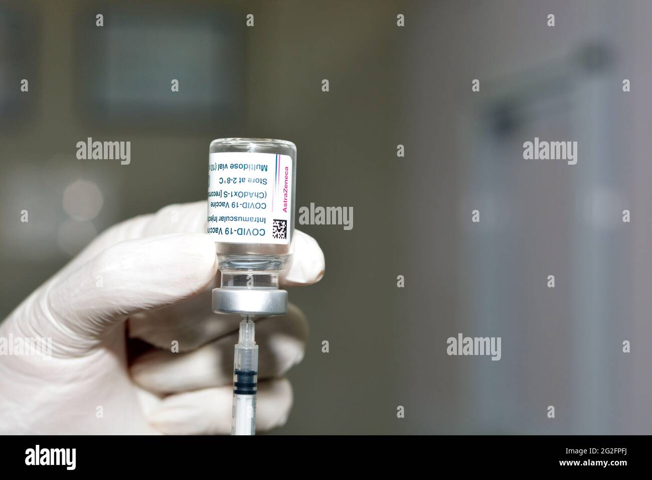Vaccin Covid-19 AstraZeneca flacon multidose à injection intramusculaire de 5 ml, fourniture de COVAX, recombinant ChAdOx1-s, AstraZeneca plc est un CO britannique-suédois Banque D'Images