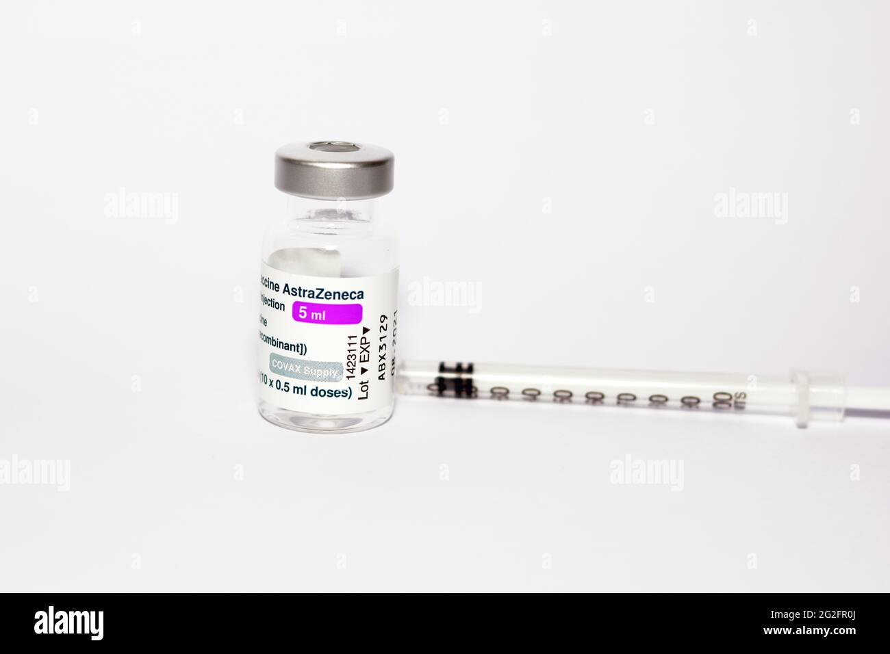 Vaccin Covid-19 AstraZeneca flacon multidose à injection intramusculaire de 5 ml, fourniture de COVAX, recombinant ChAdOx1-s, AstraZeneca plc est un CO britannique-suédois Banque D'Images