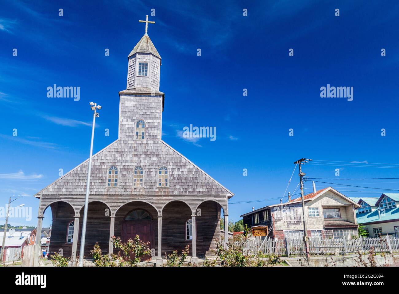 Église de Santa Maria de Loreto dans le village d'Achao, île de Quinchao, Chili Banque D'Images