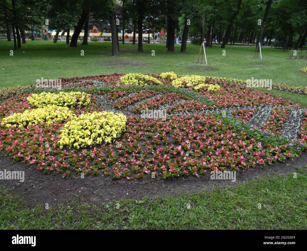 Le festival des fleurs avec ses installations est prévu pour la Journée nationale russe le 12 juin 2021, Saint-Pétersbourg, Russie Banque D'Images