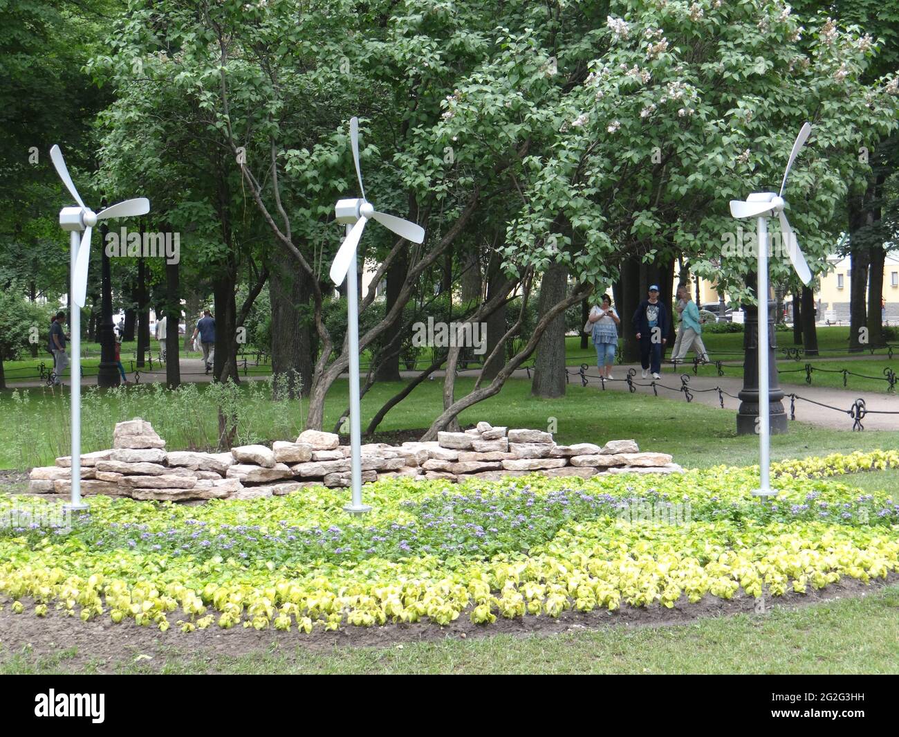 Le festival des fleurs avec ses installations est prévu pour la Journée nationale russe le 12 juin 2021, Saint-Pétersbourg, Russie Banque D'Images